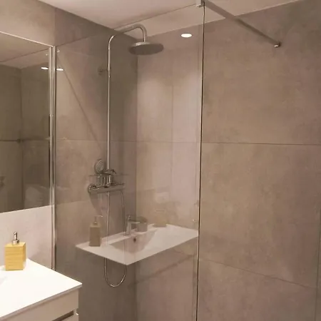 Апартаменти 209 Modern In Close To Everything